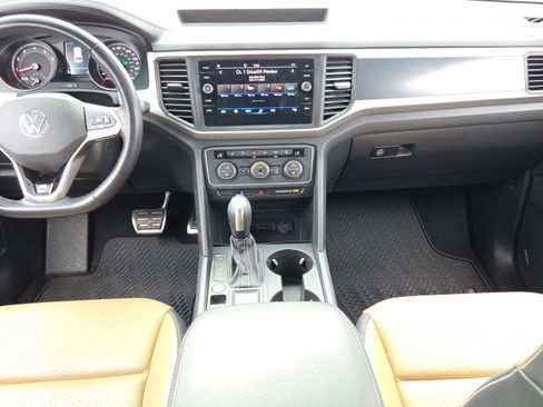 Used 2021 Volkswagen Atlas Cross Sport SE image 13