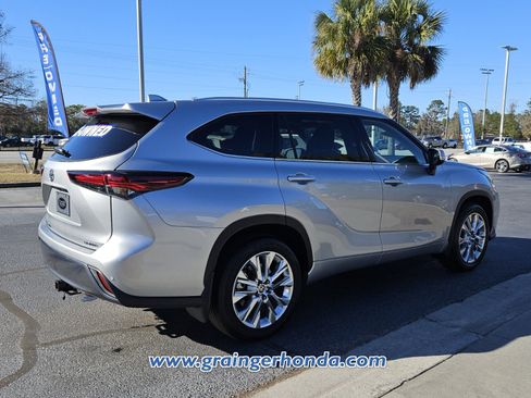 Used 2025 Toyota Highlander Limited image 5