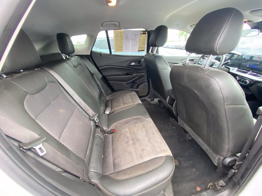 Used 2025 Chevrolet Trax LT FWD image 23