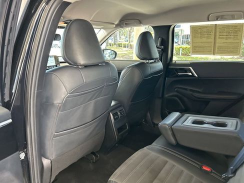 Used 2024 Mitsubishi Outlander SE image 41