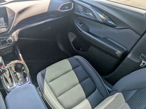 Used 2022 Chevrolet TrailBlazer RS w/ Sun and Liftgate Package FWD image 18