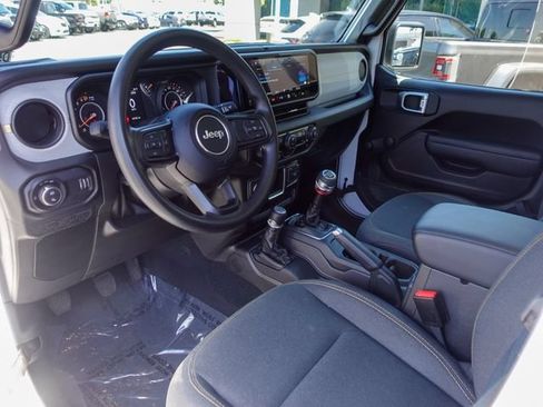 Used 2024 Jeep Gladiator Sport AWD/4WD image 14