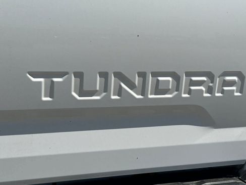 Used 2020 Toyota Tundra SR5 w/ SR5 Convenience Package AWD/4WD image 13