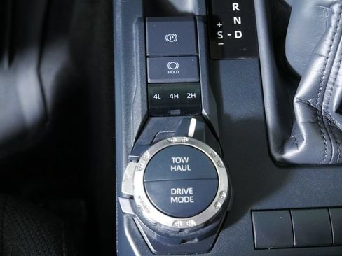 Used 2025 Toyota 4Runner SR5 AWD/4WD image 27