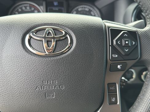 Certified 2021 Toyota Tacoma TRD Off-Road AWD/4WD image 11