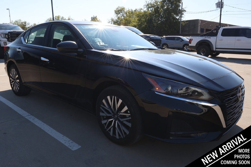 Used 2025 Nissan Altima 2.5 SV AWD/4WD image 3
