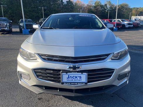 Used 2018 Chevrolet Malibu LT image 2