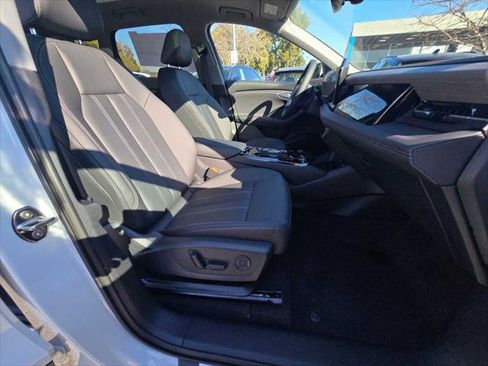 New 2025 Audi Q6 e-tron Premium image 11