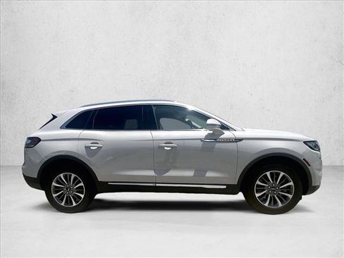 Used 2023 Lincoln Nautilus FWD image 5