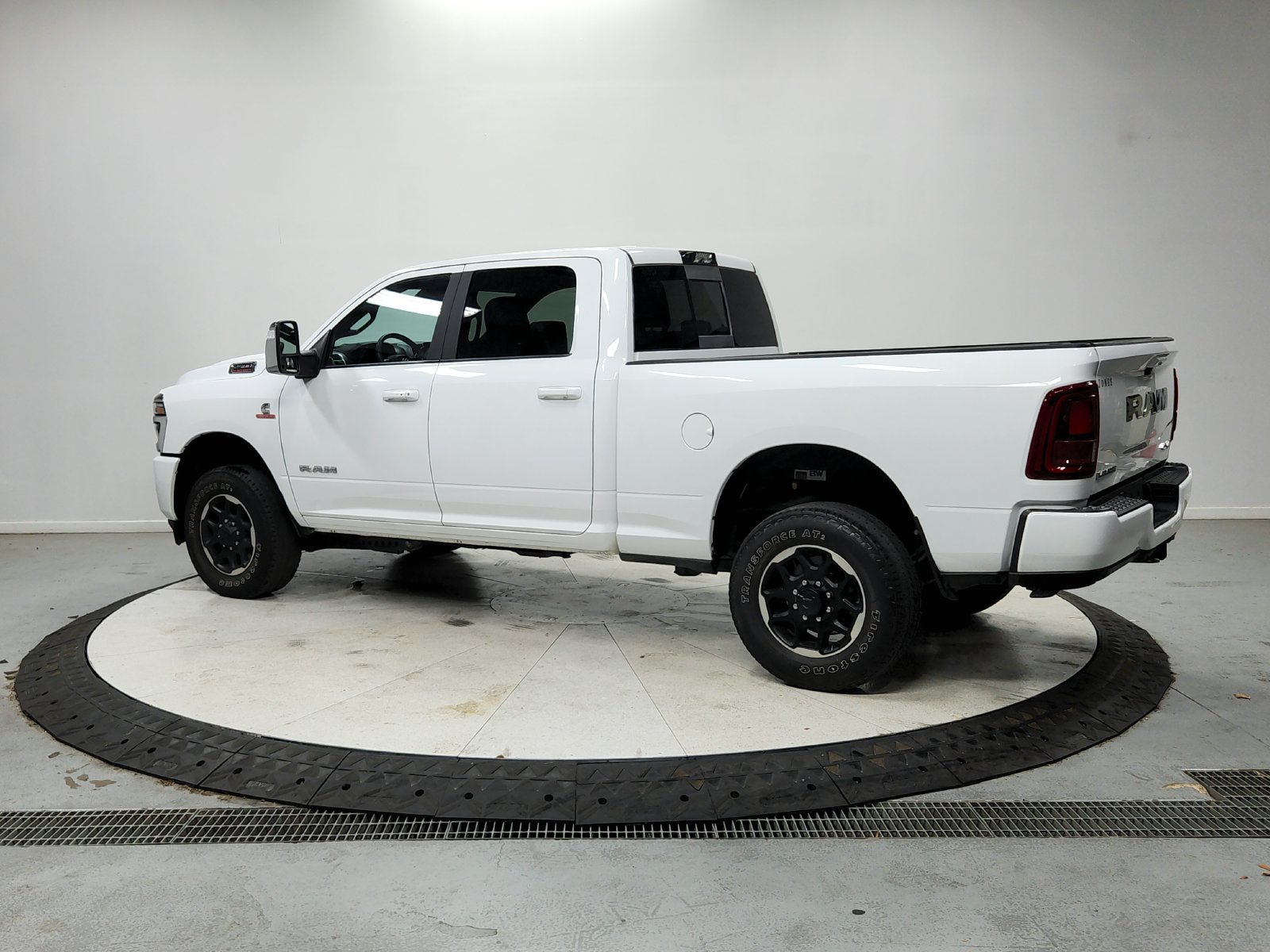 Used 2025 RAM 2500 Laramie AWD/4WD image 6