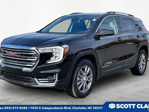 Used 2024 GMC Terrain SLT image 3