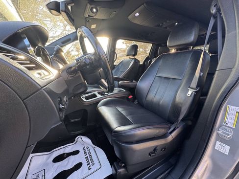 Used 2018 Dodge Grand Caravan GT FWD image 23