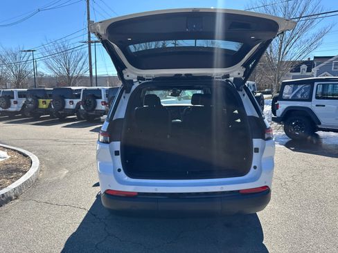 Used 2023 Jeep Grand Cherokee L Laredo image 35