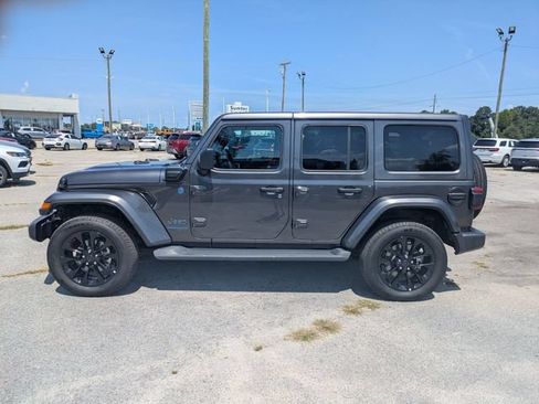 Used 2025 Jeep Wrangler Unlimited Sahara AWD/4WD image 6