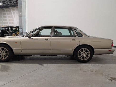 Used 1996 Jaguar XJ6 RWD image 6