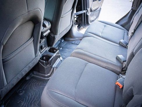 Used 2018 Jeep Wrangler Unlimited Sahara w/ Uconnect 4C Nav & Sound Group image 24