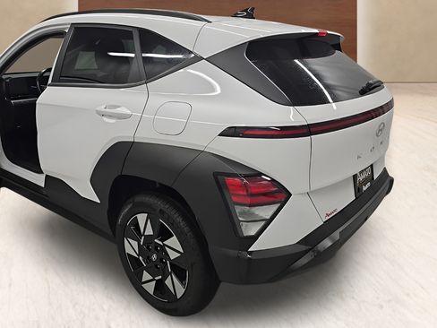 Certified 2024 Hyundai Kona SEL AWD/4WD image 38