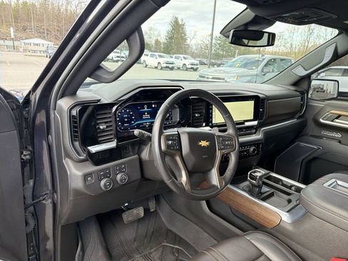 Used 2022 Chevrolet Silverado 1500 High Country w/ High Country Premium Package AWD/4WD image 10
