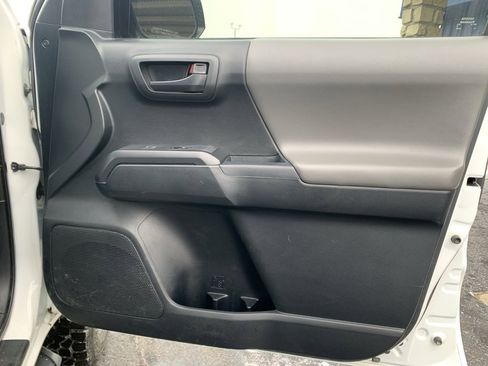 Used 2016 Toyota Tacoma SR image 19