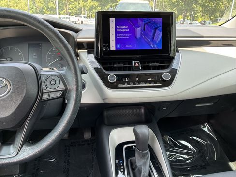 Used 2023 Toyota Corolla LE w/ LE Convenience Package FWD image 29