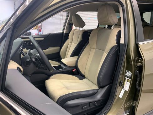 Used 2022 Subaru Outback Premium image 5