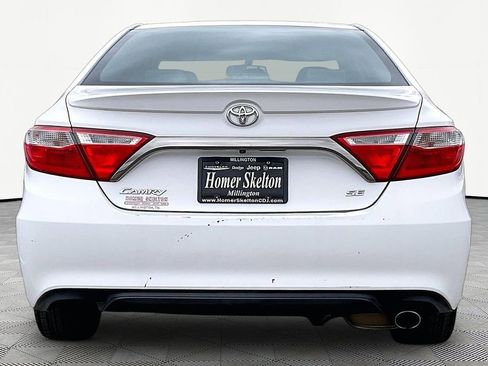 Used 2016 Toyota Camry SE image 4