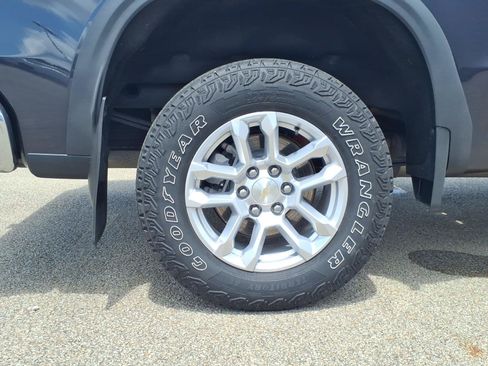 Used 2023 Chevrolet Silverado 1500 LT AWD/4WD image 7