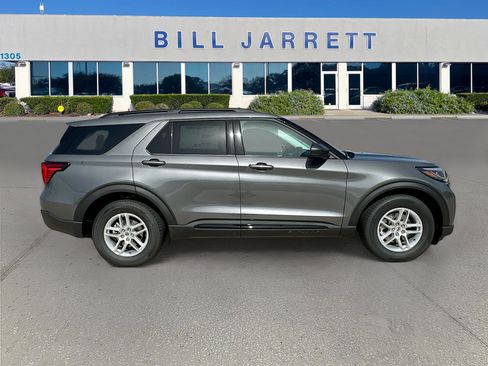 New 2026 Ford Explorer Active RWD image 3