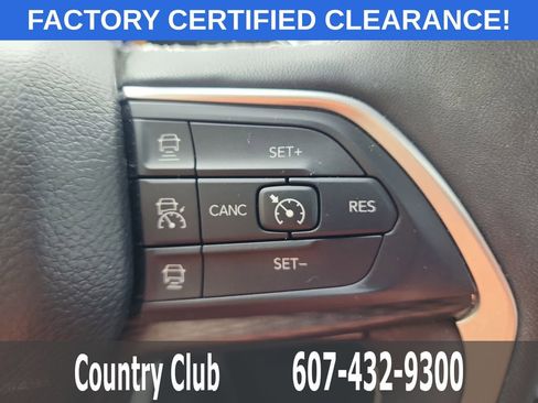 Used 2024 Jeep Grand Cherokee L Altitude AWD/4WD image 19