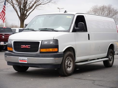 Used 2022 GMC Savana 2500 w/ Driver Convenience Package image 6