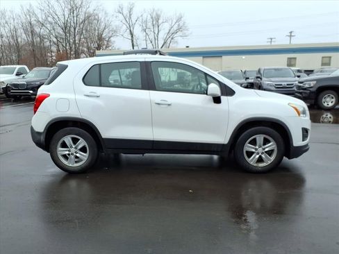 Used 2016 Chevrolet Trax LS w/ LPO, Cargo Package FWD image 6