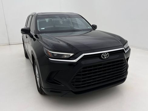 Used 2024 Toyota Grand Highlander AWD image 6