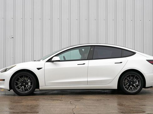 Used 2023 Tesla Model 3 Standard Range image 8