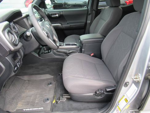 Used 2019 Toyota Tacoma TRD Sport RWD image 16