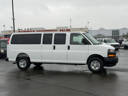 New 2025 Chevrolet Express 3500 LS image 3