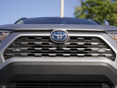 Used 2021 Toyota RAV4 Limited AWD/4WD image 35