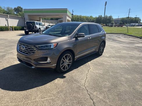 Used 2019 Ford Edge Titanium w/ Equipment Group 301A image 5