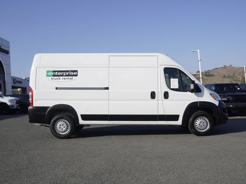 Used 2025 RAM ProMaster 2500 w/ Convenience Group FWD image 3