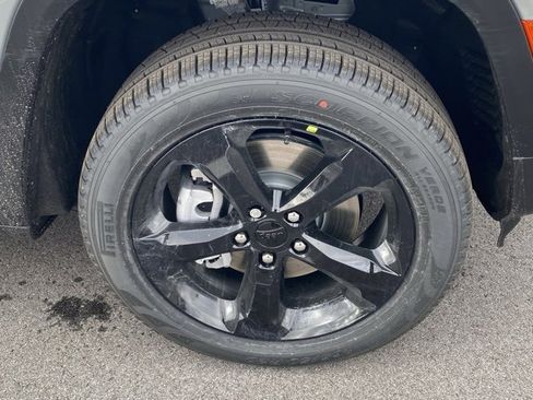 New 2025 Jeep Grand Cherokee L Limited w/ Black Appearance Package image 11