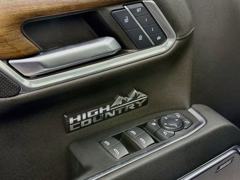 Used 2024 Chevrolet Silverado 1500 High Country w/ High Country Premium Package AWD/4WD image 25