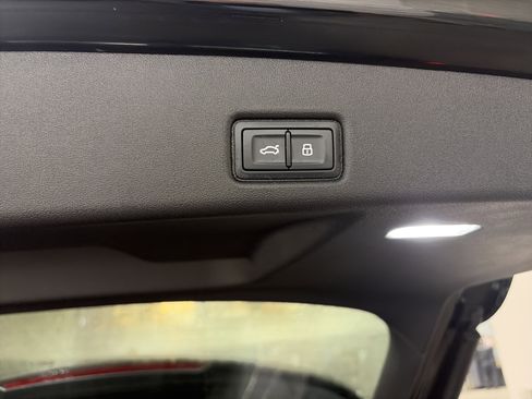 Certified 2025 Audi Q5 Premium w/ Convenience Package image 32