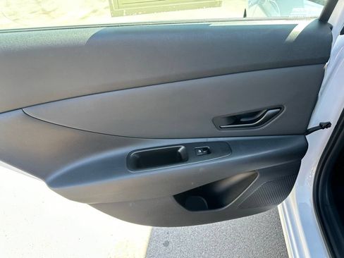 Certified 2025 Hyundai Elantra Sport FWD image 10
