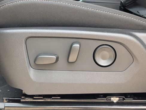 New 2024 Chevrolet Colorado LT w/ LT Convenience Package II image 30