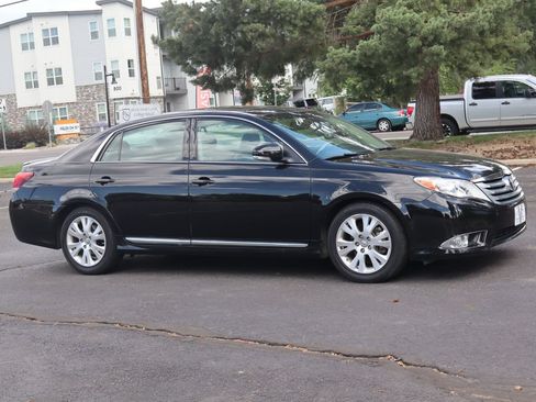 Used 2012 Toyota Avalon FWD image 2