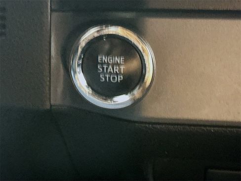 Used 2017 Toyota Tacoma TRD Off-Road image 25