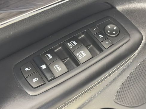 Used 2016 Jeep Grand Cherokee Overland image 26