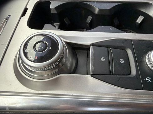 Used 2020 Ford Explorer XLT w/ Equipment Group 202A AWD/4WD image 40
