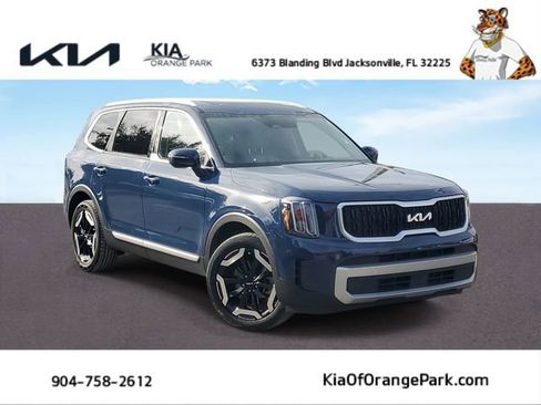 Used 2024 Kia Telluride EX w/ EX Captain's Chair Package image 1