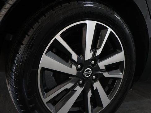 Used 2022 Nissan Versa SV image 29