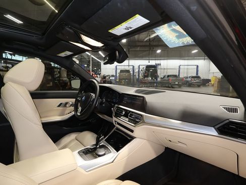 Used 2022 BMW 330e xDrive w/ Convenience Package image 27